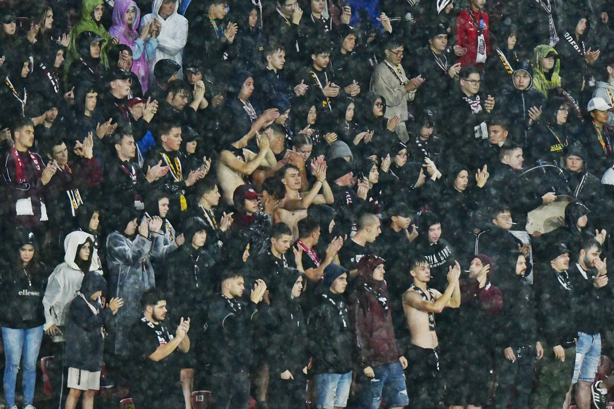 Steagul Ungariei, în tribune la CFR Cluj - Paksi » Ardelenii au strigat „România, România”