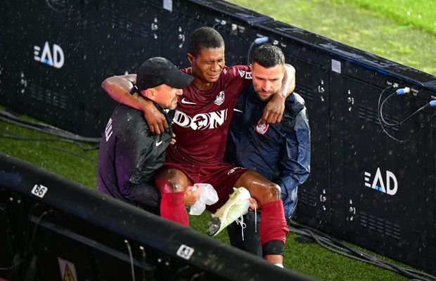 Dublă lovitură pentru CFR Cluj » Doi titulari s-au accidentat și au ieșit în chinuri în primele minute