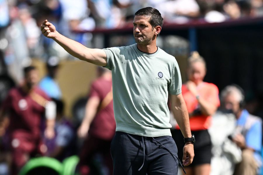 Cristi Chivu are patru meciuri ca antrenor al lui Inter, toate la Mondialul Cluburilor / Foto: Imago Images Casele de pariuri nu-i prevăd lui Chivu un Crăciun cald » Ce cotă are antrenorul să plece de la Inter după 3 luni