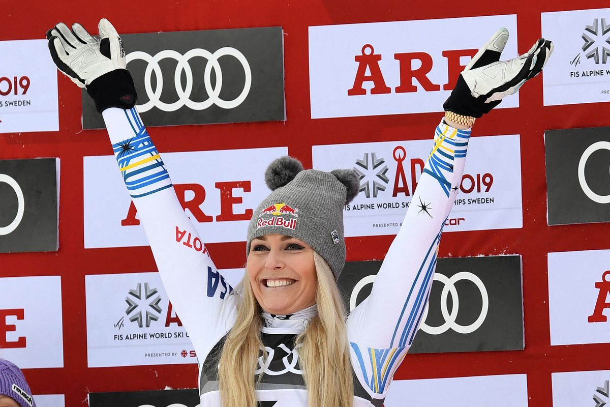 Moment stânjenitor pe covorul roșu » O pală de vânt i-a jucat feste campioanei Lindsey Vonn: secvența virală pe Internet