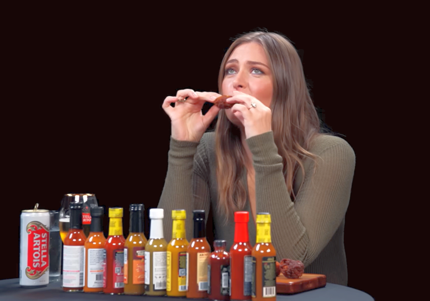 VIDEO Maria Sharapova, la „sosurile picante” » Care este adevăratul motiv pentru care țipa pe teren