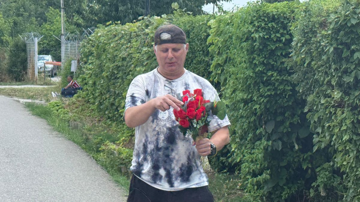 Elena Udrea a ieșit pe poarta Penitenciarului Târgșor, după 3 ani de detenție: „N-aș mai face Gala Bute” + „Îi mulțumesc lui Gigi Becali!” » Întâmpinată cu flori din plastic și bancnote