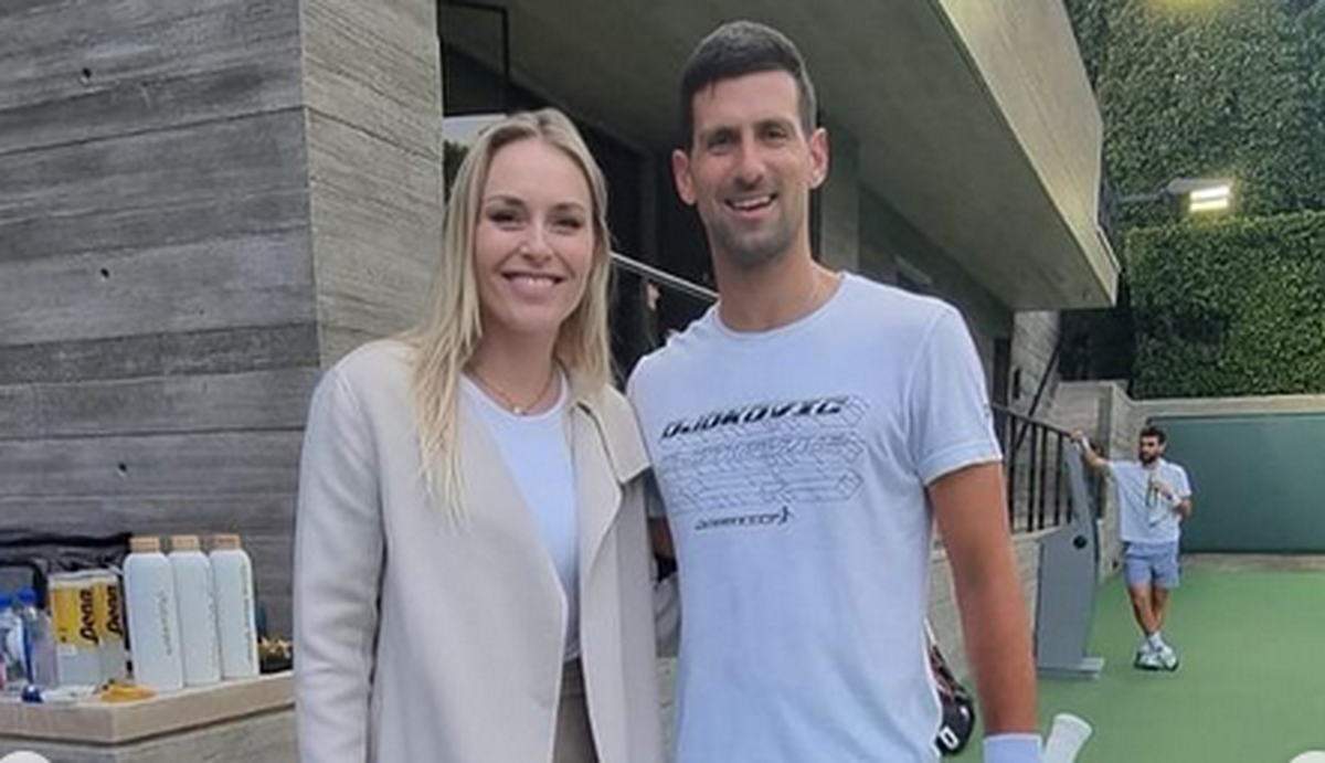 Moment stânjenitor pe covorul roșu » O pală de vânt i-a jucat feste campioanei Lindsey Vonn: secvența virală pe Internet