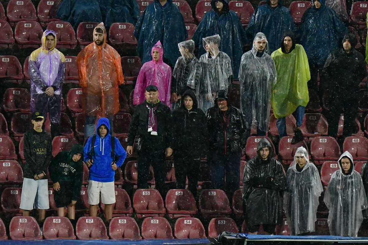 Steagul Ungariei, în tribune la CFR Cluj - Paksi » Ardelenii au strigat „România, România”
