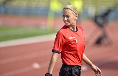 GALERIE FOTO A „furat” toate privirile. Arbitra de rezervă a entuziasmat asistența de la derby-ul FC Argeș - U Cluj