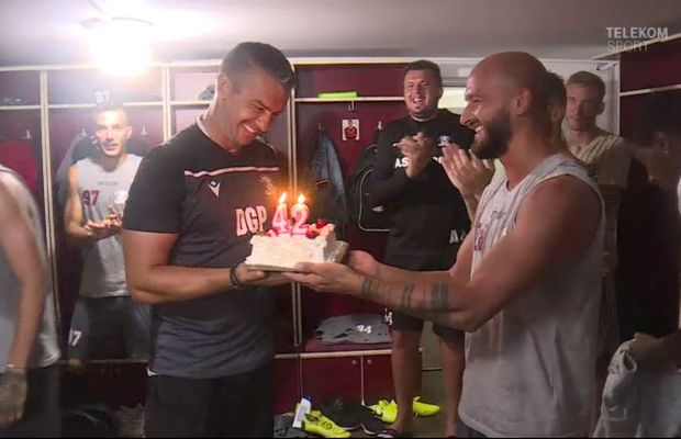 VIDEO Rapidiștii l-au surprins pe Daniel Pancu de ziua lui! Jucătorii i-au cântat în vestiar: „Le-am marcat viața”