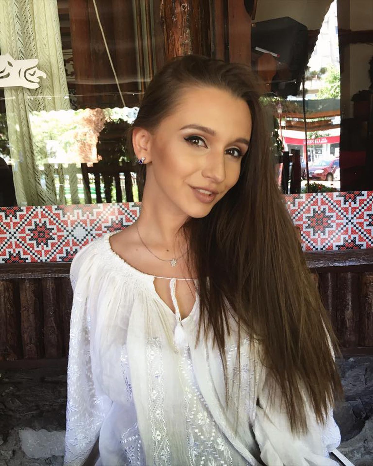 GALERIE FOTO. Debut pe micile ecrane » Fata lui Bodescu de la FRF, angajata lui Pandele!