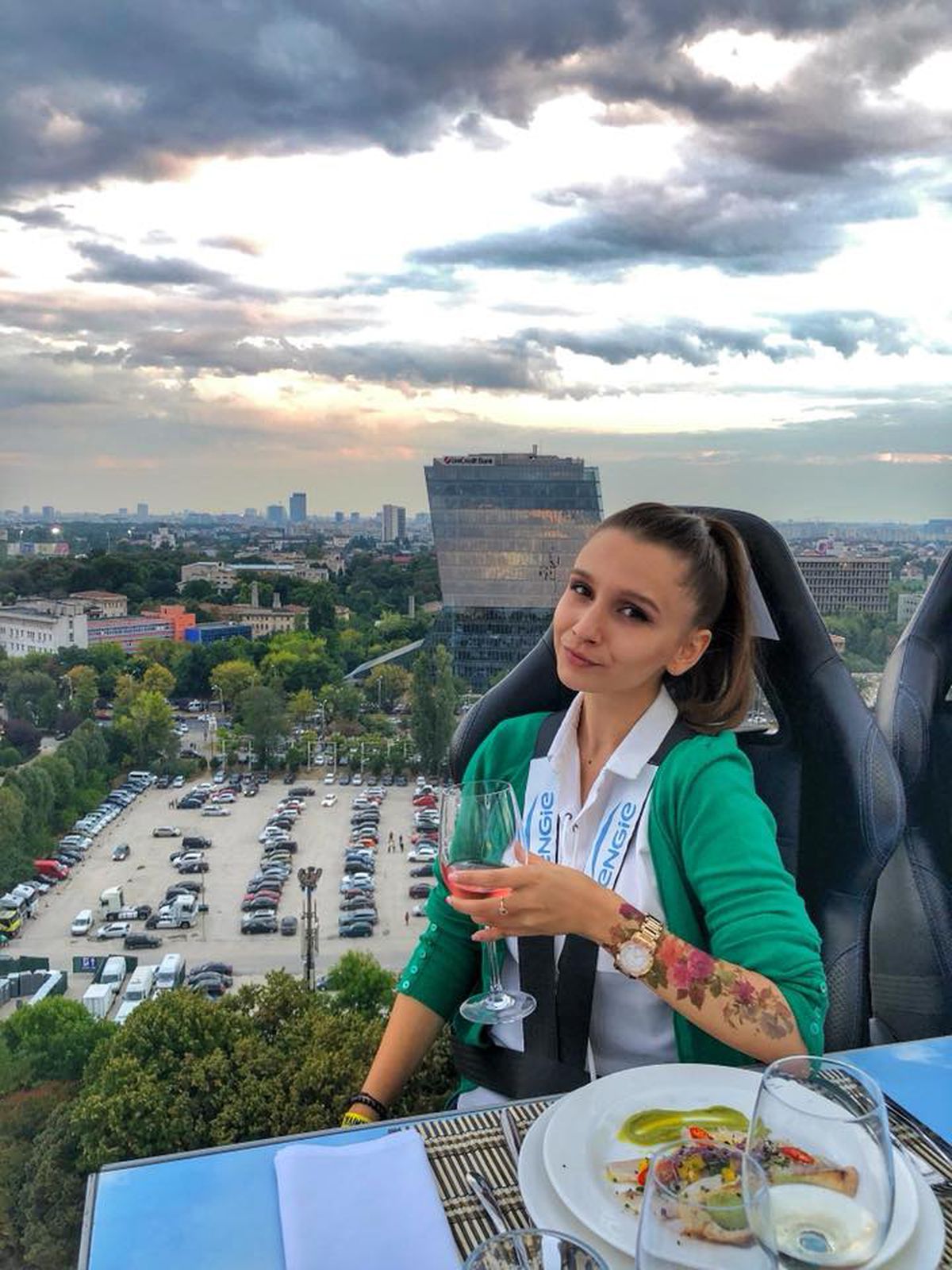 GALERIE FOTO. Debut pe micile ecrane » Fata lui Bodescu de la FRF, angajata lui Pandele!