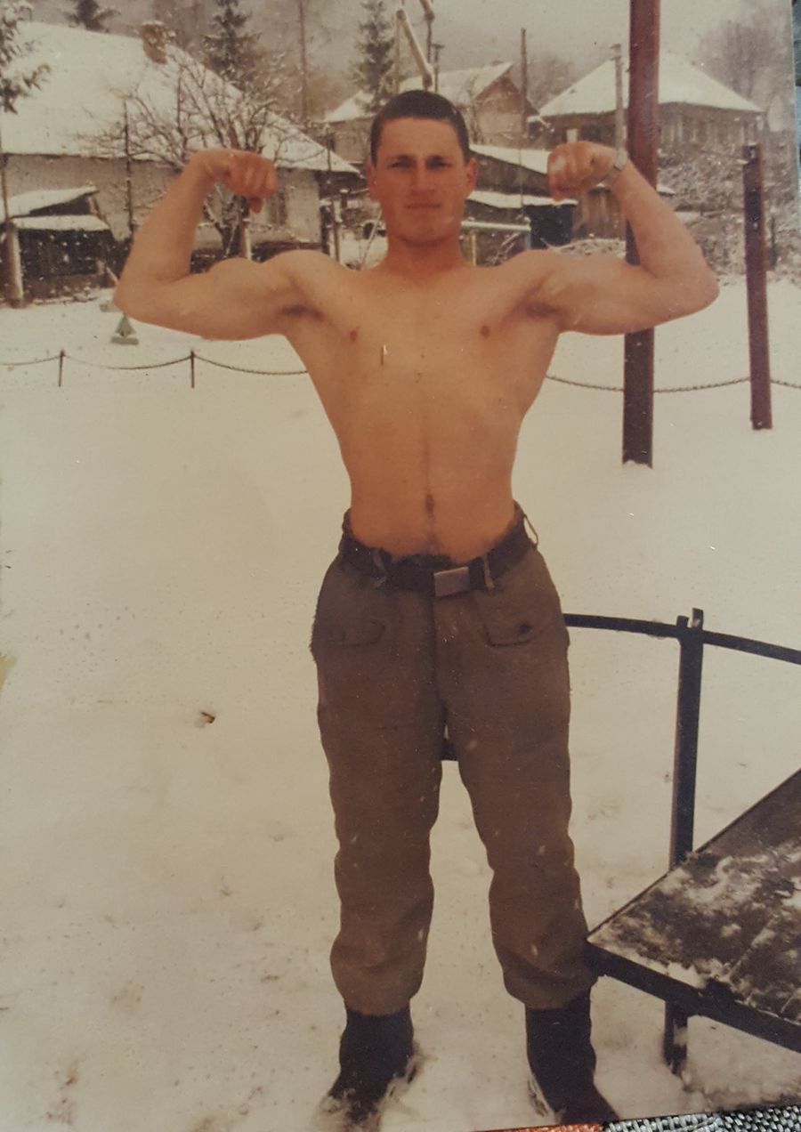 Sveduneac era fan al exercițiilor fizice încă din armată Mărturie-șoc din culisele sălilor de fitness din România: „M-am dopat 11 ani, devenisem agresiv chiar și cu copiii mei. Am făcut cancer la rinichi și la plămâni din cauza steroizilor”