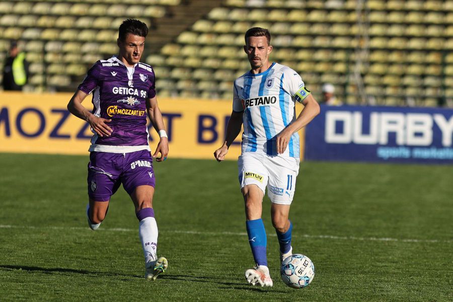 George Ganea (la FC Argeș) în duel cu Nicușor Bancu (Universitatea Craiova)/ foto Imago Images Mititelu nostalgic » A oficializat transferul fiului atacantului care i-a pus pe tavă Stelei titlul din '98!
