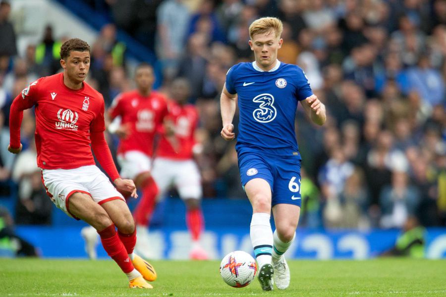 Manchester United a pus ochii pe doi fotbaliști din Premier League