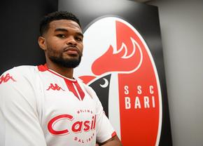 Edjouma, prezentat oficial de Bari: „Achiziționat de la FC Steaua București. Malcom este biancorosso!”