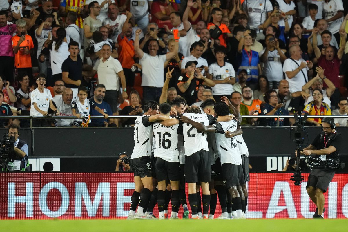 Valencia – Barcelona 1-2 » Remontada blaugrana după dubla lui Robert Lewandowski în prima etapă din La Liga