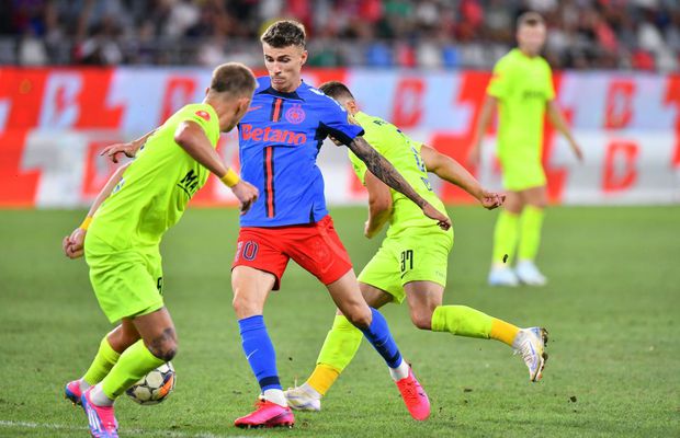 L-au exasperat pe Becali. PATRU jucători de la FCSB au fost scoși la pauză cu Poli Iași + cine a intrat