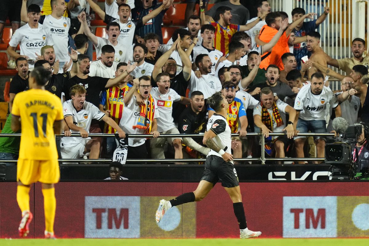 Valencia – Barcelona 1-2 » Remontada blaugrana după dubla lui Robert Lewandowski în prima etapă din La Liga