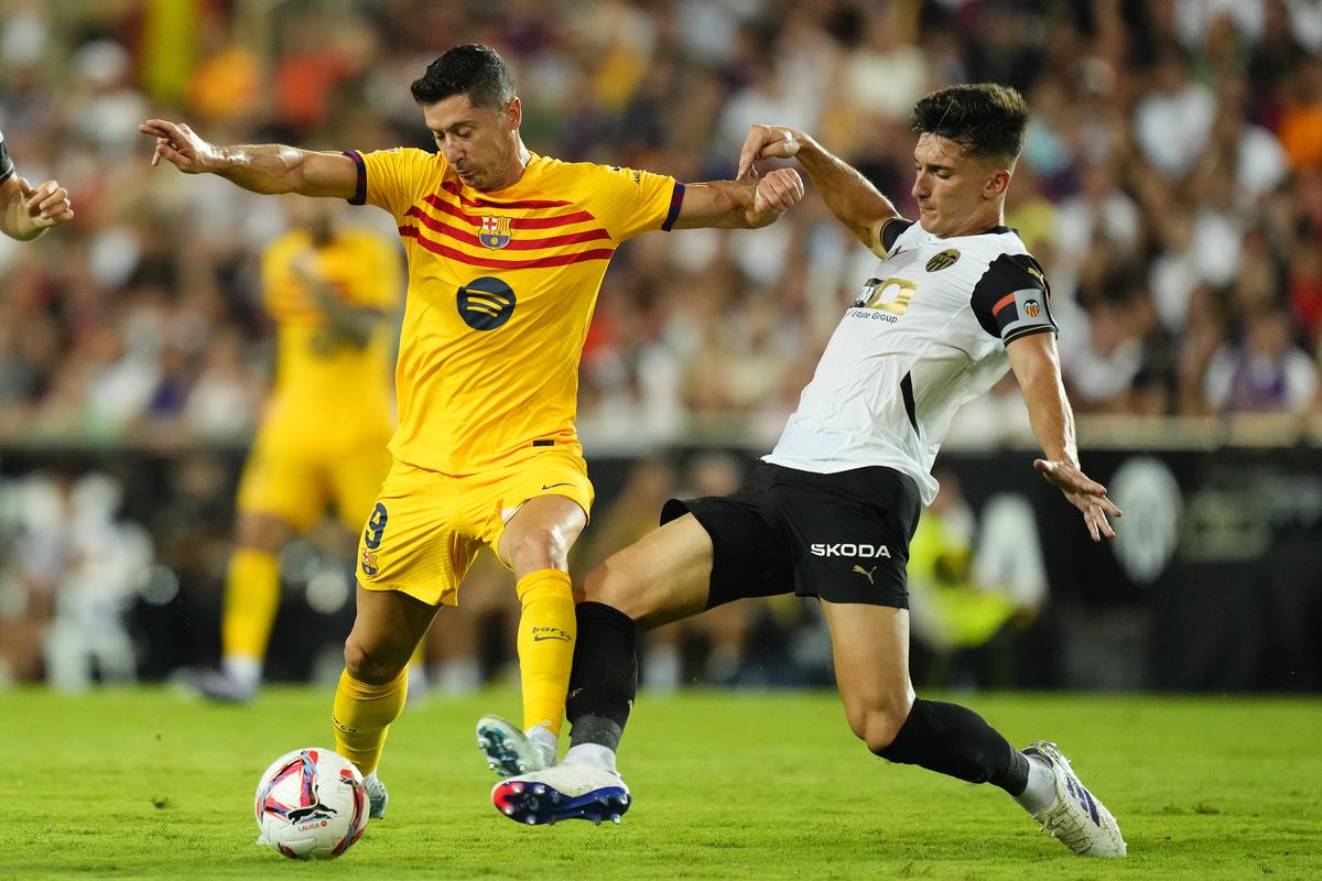 Valencia – Barcelona 1-2 » Remontada blaugrana după dubla lui Robert Lewandowski în prima etapă din La Liga