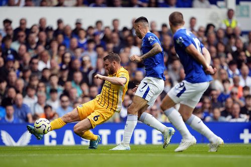 James Milner (numărul 6) în meciul  Everton – Brighton 0-3 / Foto: Imago Images