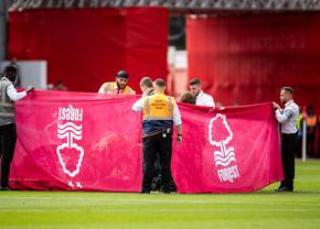Imagini dure » Accidentare gravă în Premier League. Au făcut scut în jurul fotbalistului
