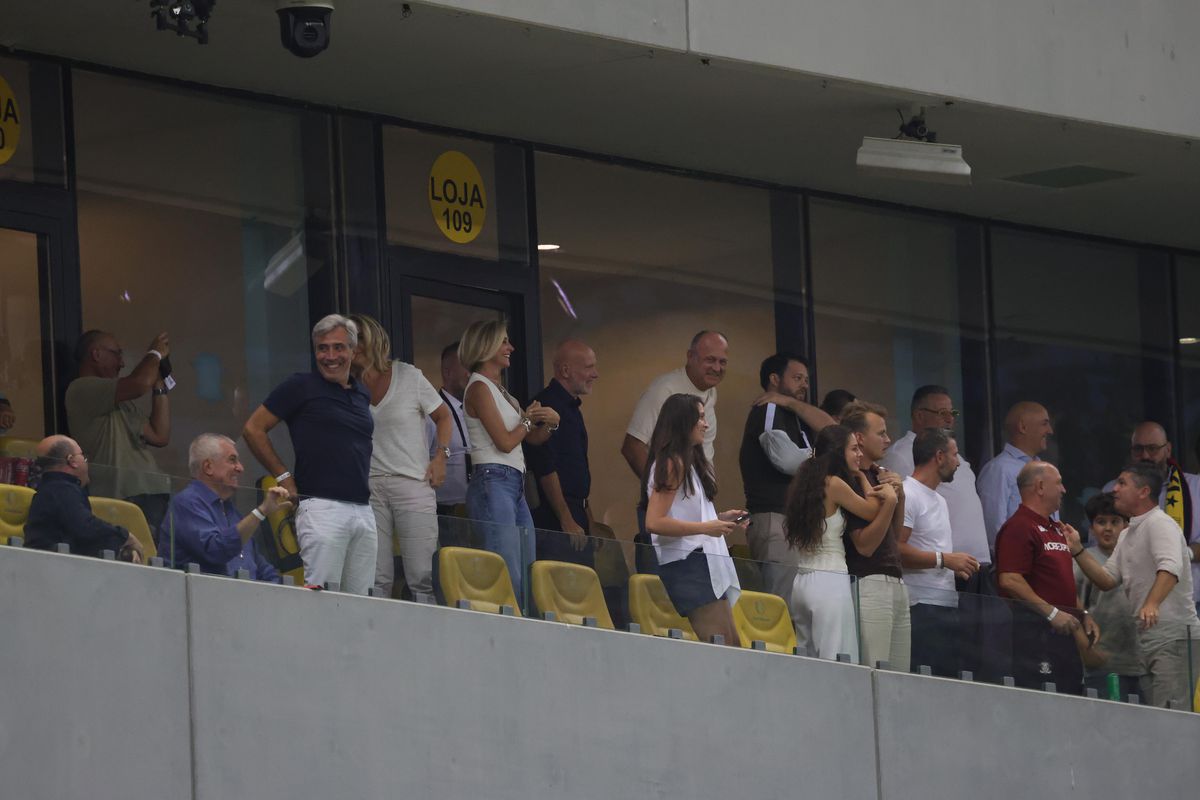 Cum au fost surprinși Dan și Diana Șucu, imediat după fluierul final din Rapid - FCSB 2-2: „Și Dumnezeu ne iubește”
