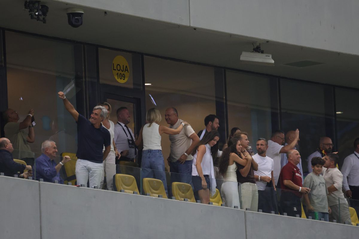 Cum au fost surprinși Dan și Diana Șucu, imediat după fluierul final din Rapid - FCSB 2-2: „Și Dumnezeu ne iubește”