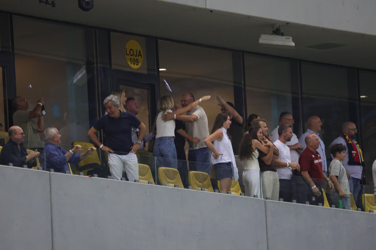 Cum au fost surprinși Dan și Diana Șucu, imediat după fluierul final din Rapid - FCSB 2-2: „Și Dumnezeu ne iubește”