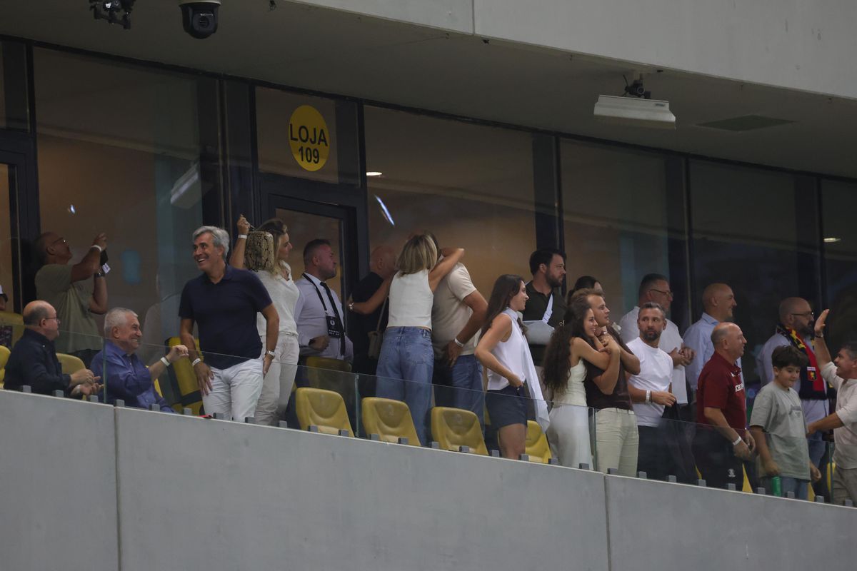 Cum au fost surprinși Dan și Diana Șucu, imediat după fluierul final din Rapid - FCSB 2-2: „Și Dumnezeu ne iubește”