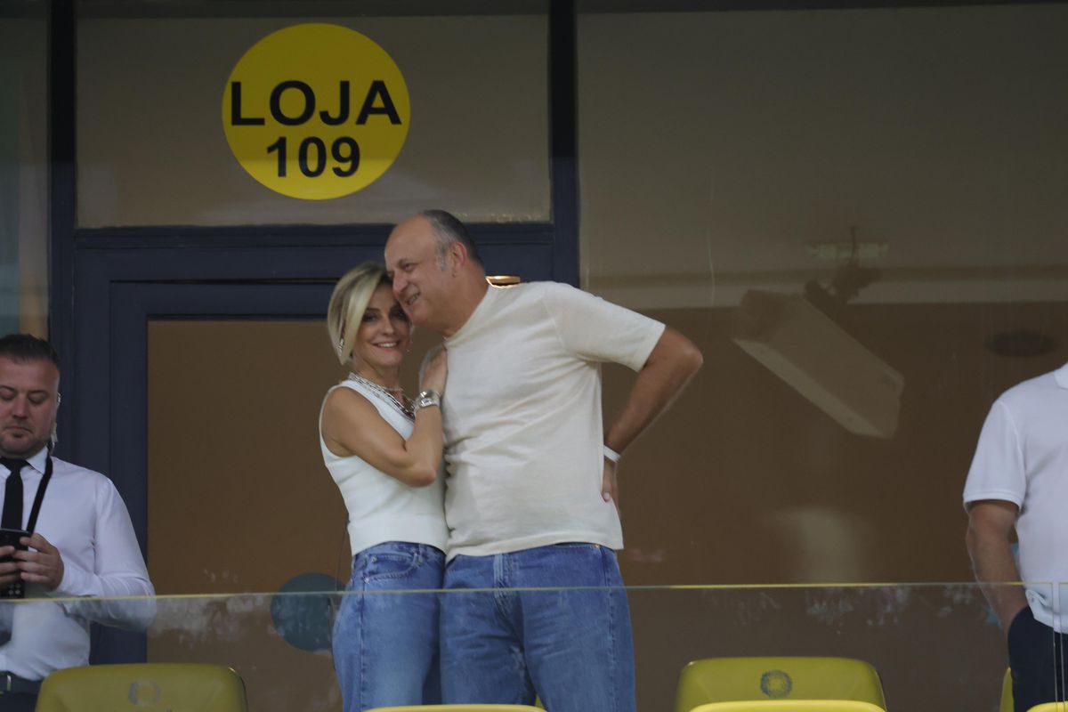 Cum au fost surprinși Dan și Diana Șucu, imediat după fluierul final din Rapid - FCSB 2-2: „Și Dumnezeu ne iubește”