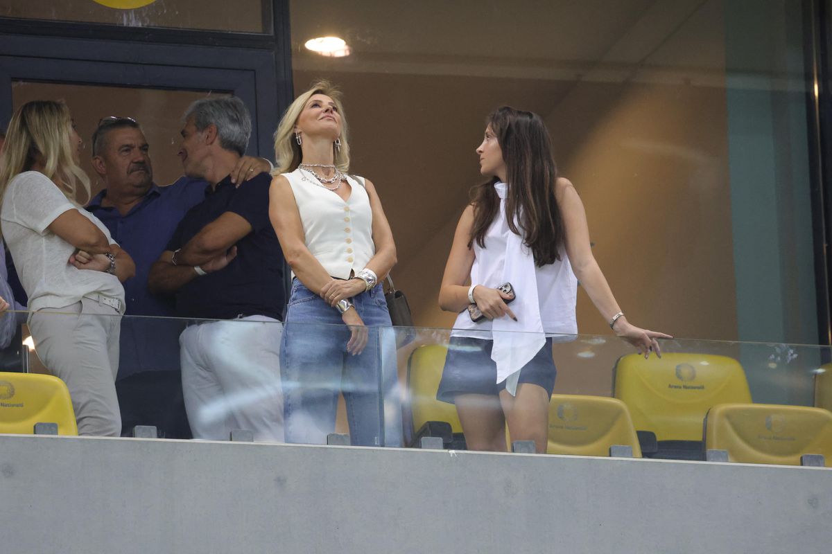 Diana Șucu a fost prezentă pe Arena Națională, la Rapid - FCSB »  Cu cine s-a întreținut înainte de meci