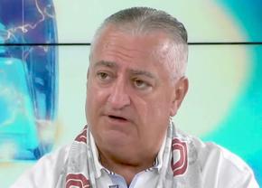 Cu fularul la gât, Marian Iancu a distrus doi rapidiști: „Bufon! / Mai mult dansează în teren”