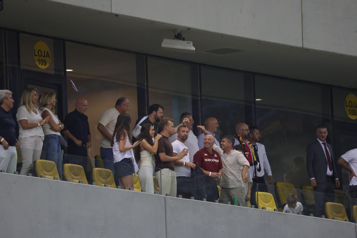 Cum au fost surprinși Dan și Diana Șucu, imediat după fluierul final din Rapid - FCSB 2-2: „Și Dumnezeu ne iubește”