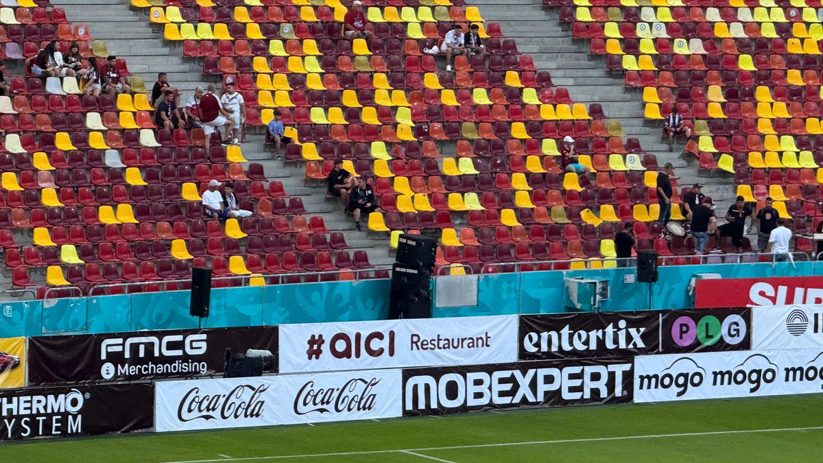 Galeria Rapidului încalcă regulamentul FRF la derby-ul cu FCSB