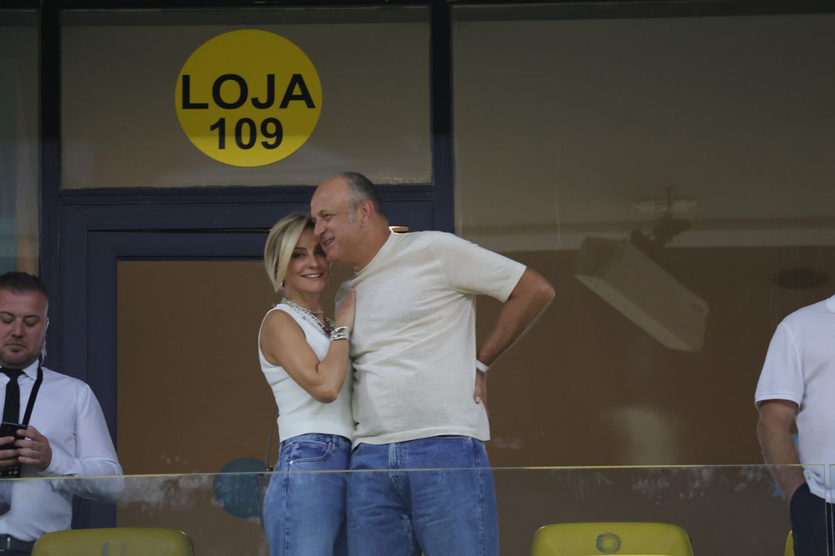 Cum au fost surprinși Dan și Diana Șucu, imediat după fluierul final din Rapid - FCSB 2-2: „Și Dumnezeu ne iubește”