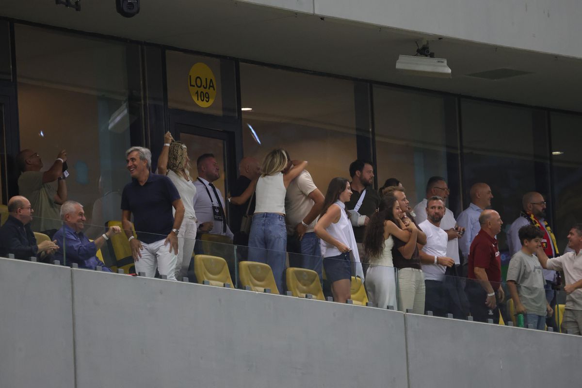 Cum au fost surprinși Dan și Diana Șucu, imediat după fluierul final din Rapid - FCSB 2-2: „Și Dumnezeu ne iubește”
