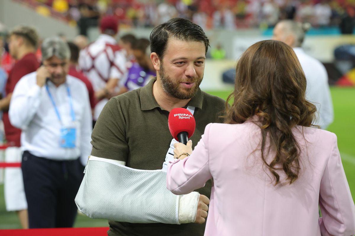 Victor Angelescu a apărut cu mâna în ghips la Rapid - FCSB » Ce a pățit acționarul giuleștenilor