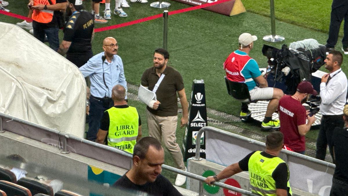 Victor Angelescu a apărut cu mâna în ghips la Rapid - FCSB » Ce a pățit acționarul giuleștenilor