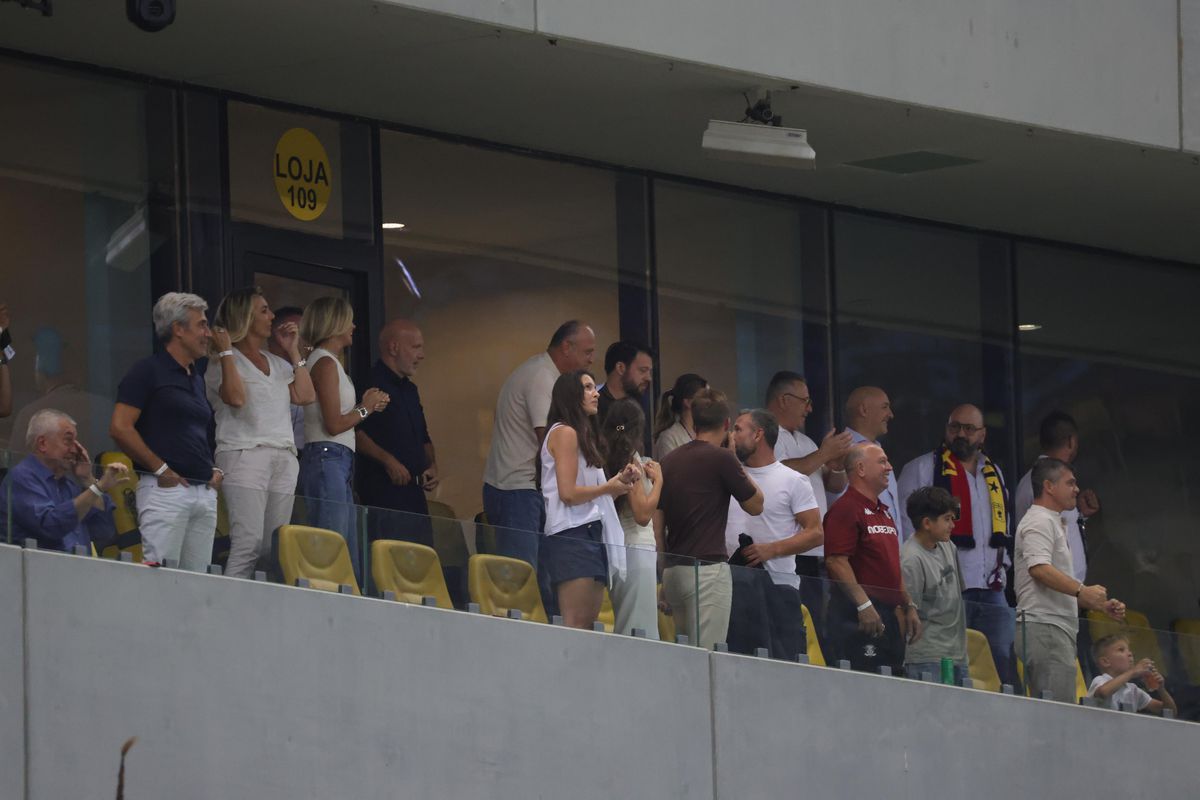 Cum au fost surprinși Dan și Diana Șucu, imediat după fluierul final din Rapid - FCSB 2-2: „Și Dumnezeu ne iubește”
