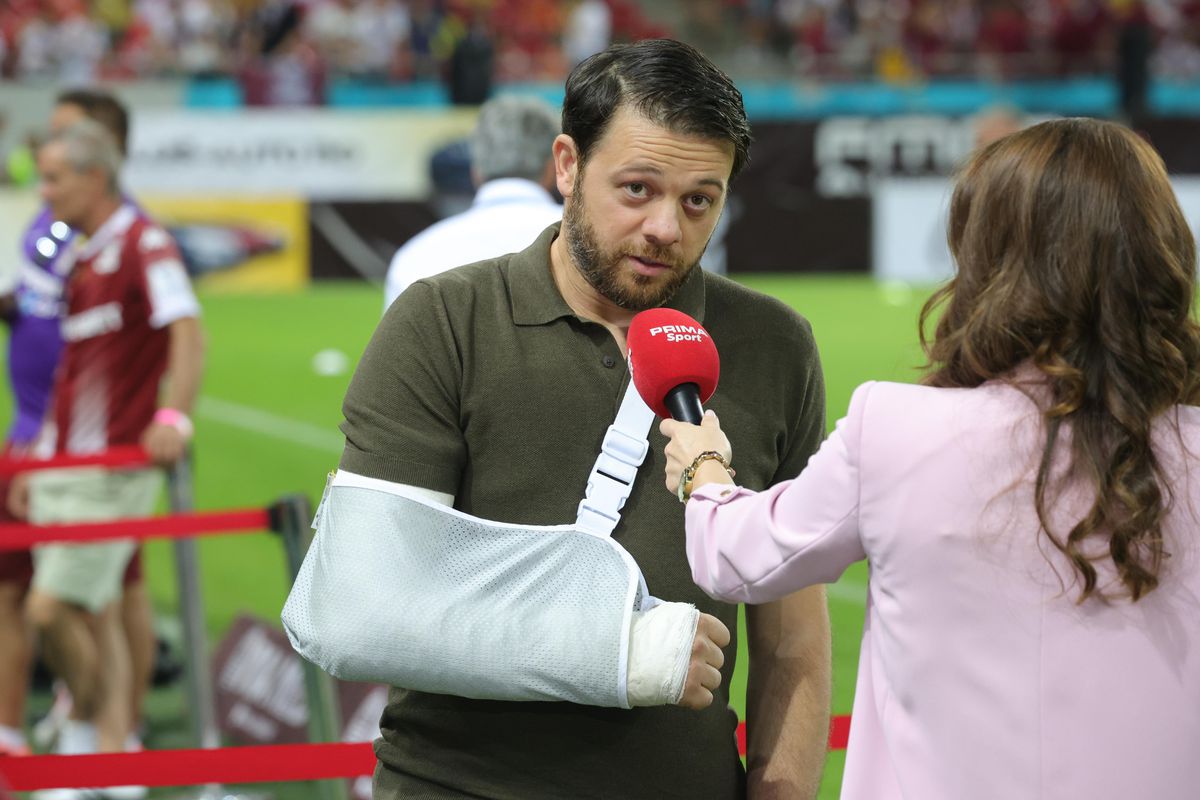 Victor Angelescu a apărut cu mâna în ghips la Rapid - FCSB » Ce a pățit acționarul giuleștenilor