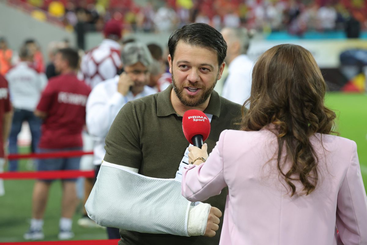 Victor Angelescu a apărut cu mâna în ghips la Rapid - FCSB » Ce a pățit acționarul giuleștenilor