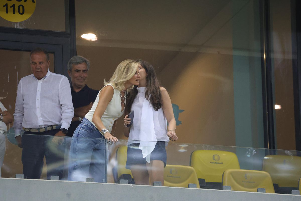 Diana Șucu a fost prezentă pe Arena Națională, la Rapid - FCSB »  Cu cine s-a întreținut înainte de meci