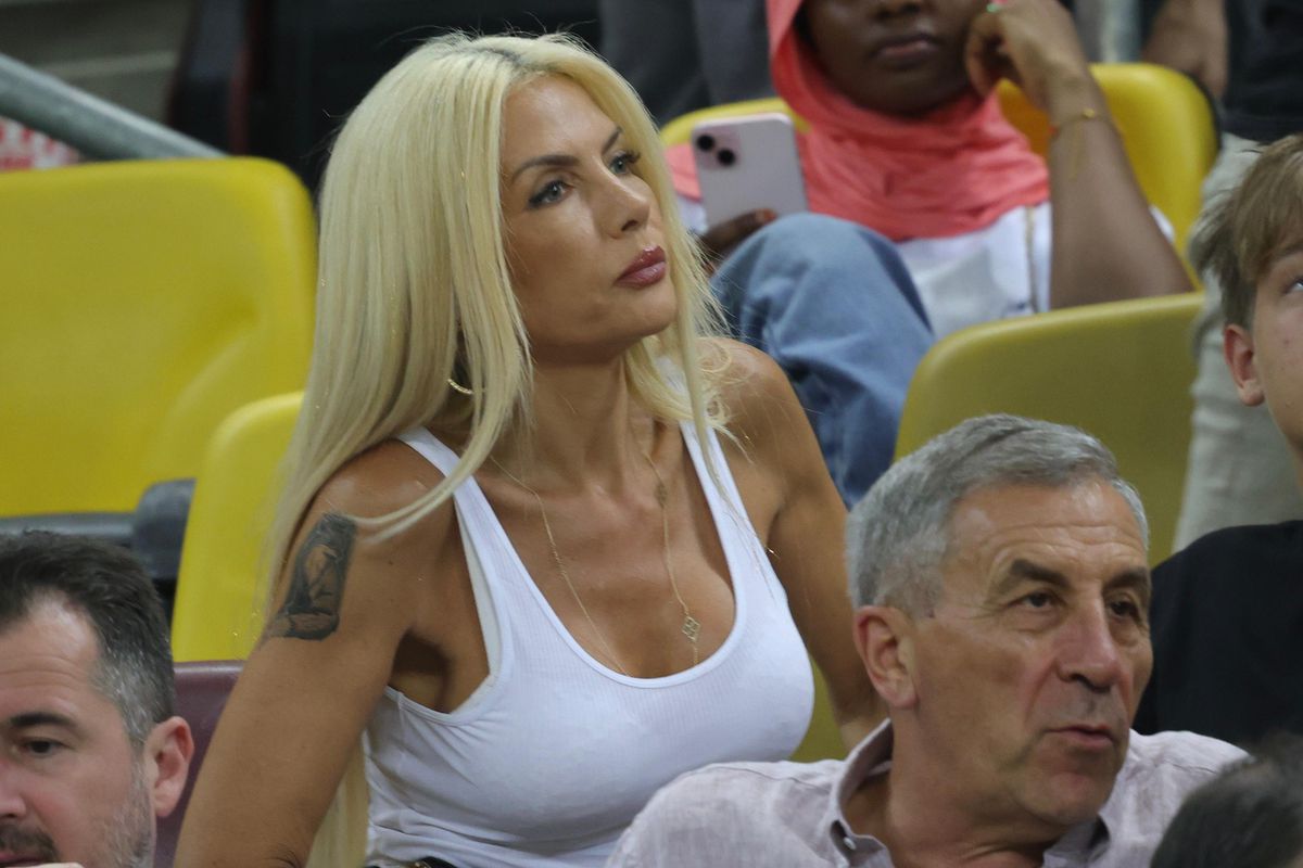 Una dintre cele mai controversate persoane din România a fost în tribune la Rapid - FCSB » A sfidat legea sub privirile tuturor