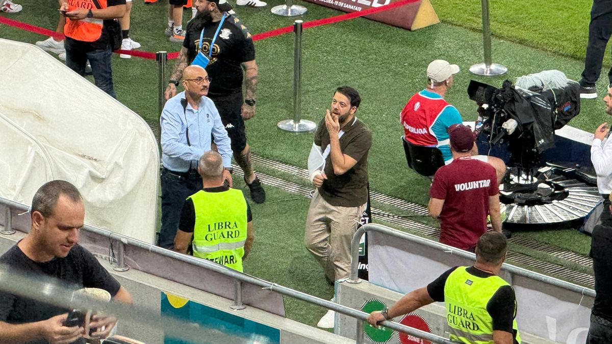 Victor Angelescu a apărut cu mâna în ghips la Rapid - FCSB » Ce a pățit acționarul giuleștenilor