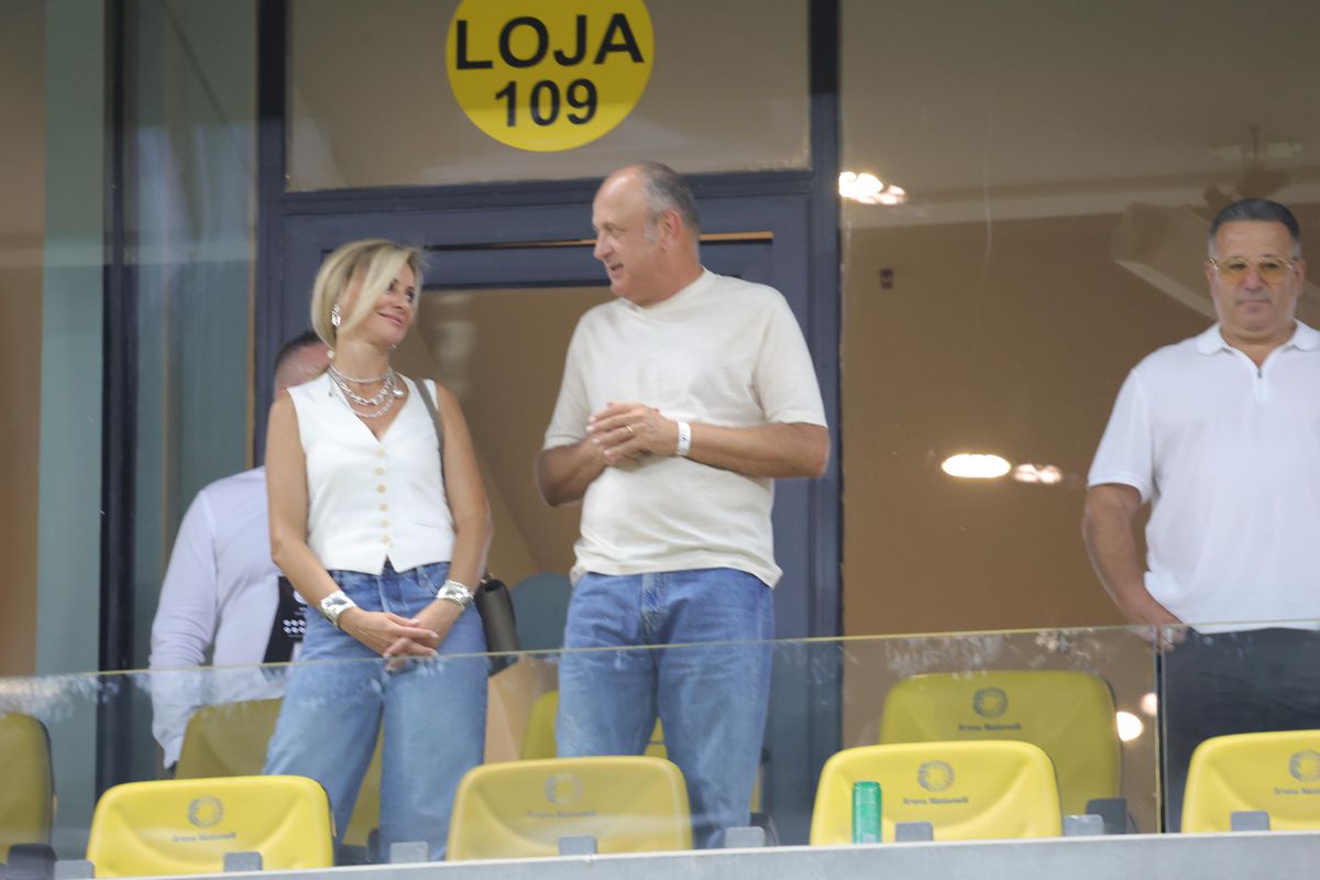Cum au fost surprinși Dan și Diana Șucu, imediat după fluierul final din Rapid - FCSB 2-2: „Și Dumnezeu ne iubește”
