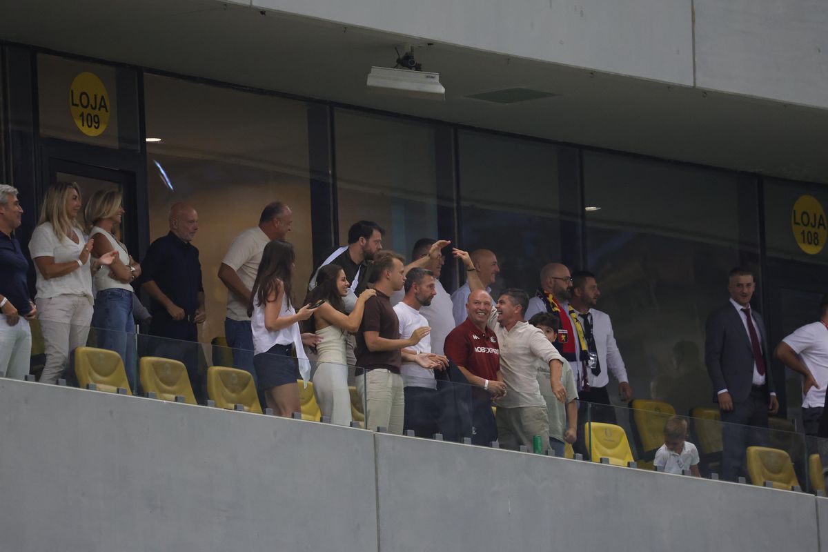 Cum au fost surprinși Dan și Diana Șucu, imediat după fluierul final din Rapid - FCSB 2-2: „Și Dumnezeu ne iubește”