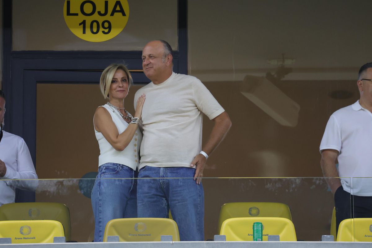 Cum au fost surprinși Dan și Diana Șucu, imediat după fluierul final din Rapid - FCSB 2-2: „Și Dumnezeu ne iubește”