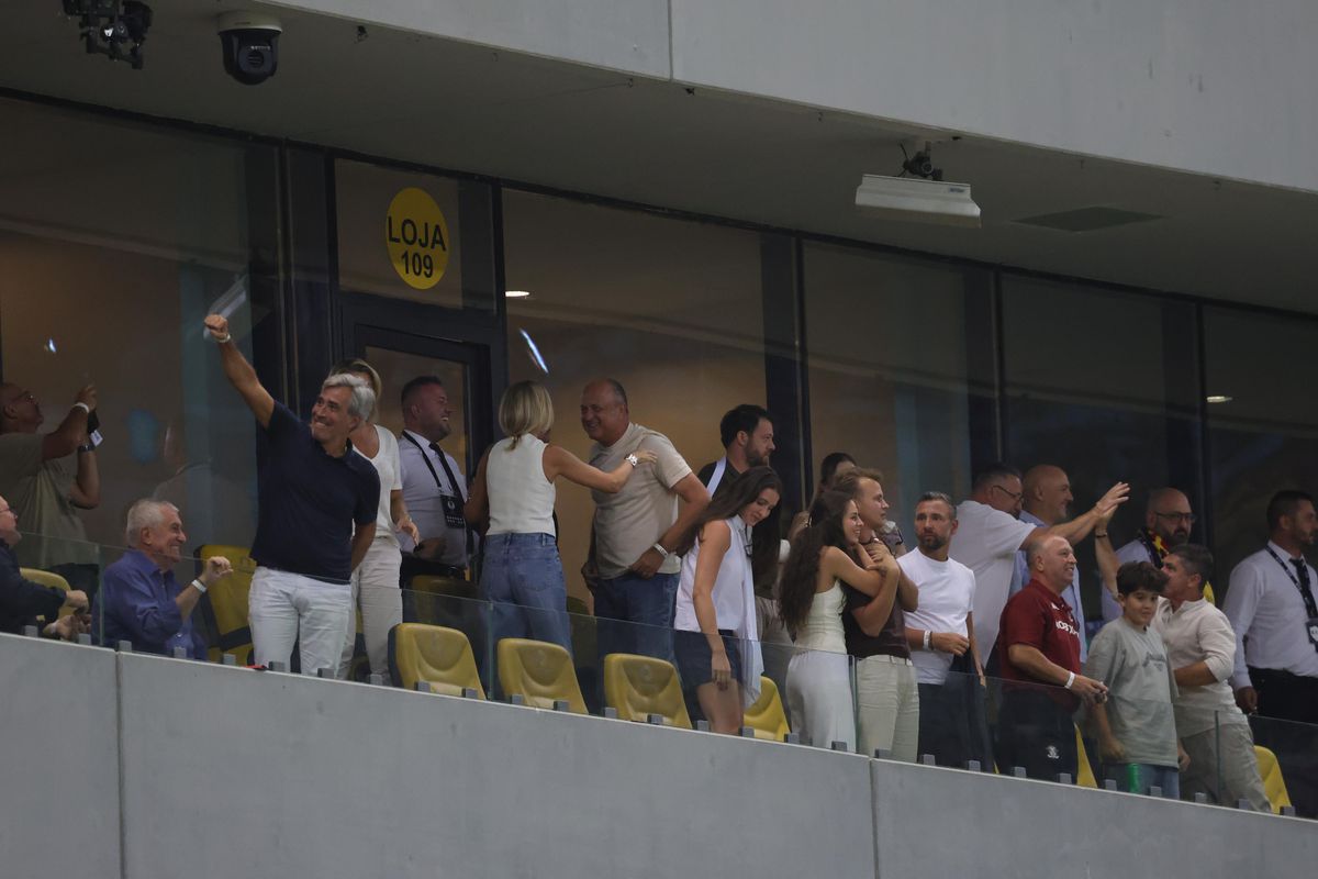 Cum au fost surprinși Dan și Diana Șucu, imediat după fluierul final din Rapid - FCSB 2-2: „Și Dumnezeu ne iubește”