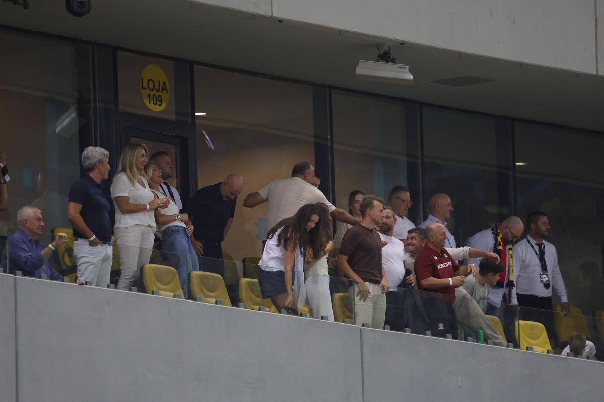 Cum au fost surprinși Dan și Diana Șucu, imediat după fluierul final din Rapid - FCSB 2-2: „Și Dumnezeu ne iubește”