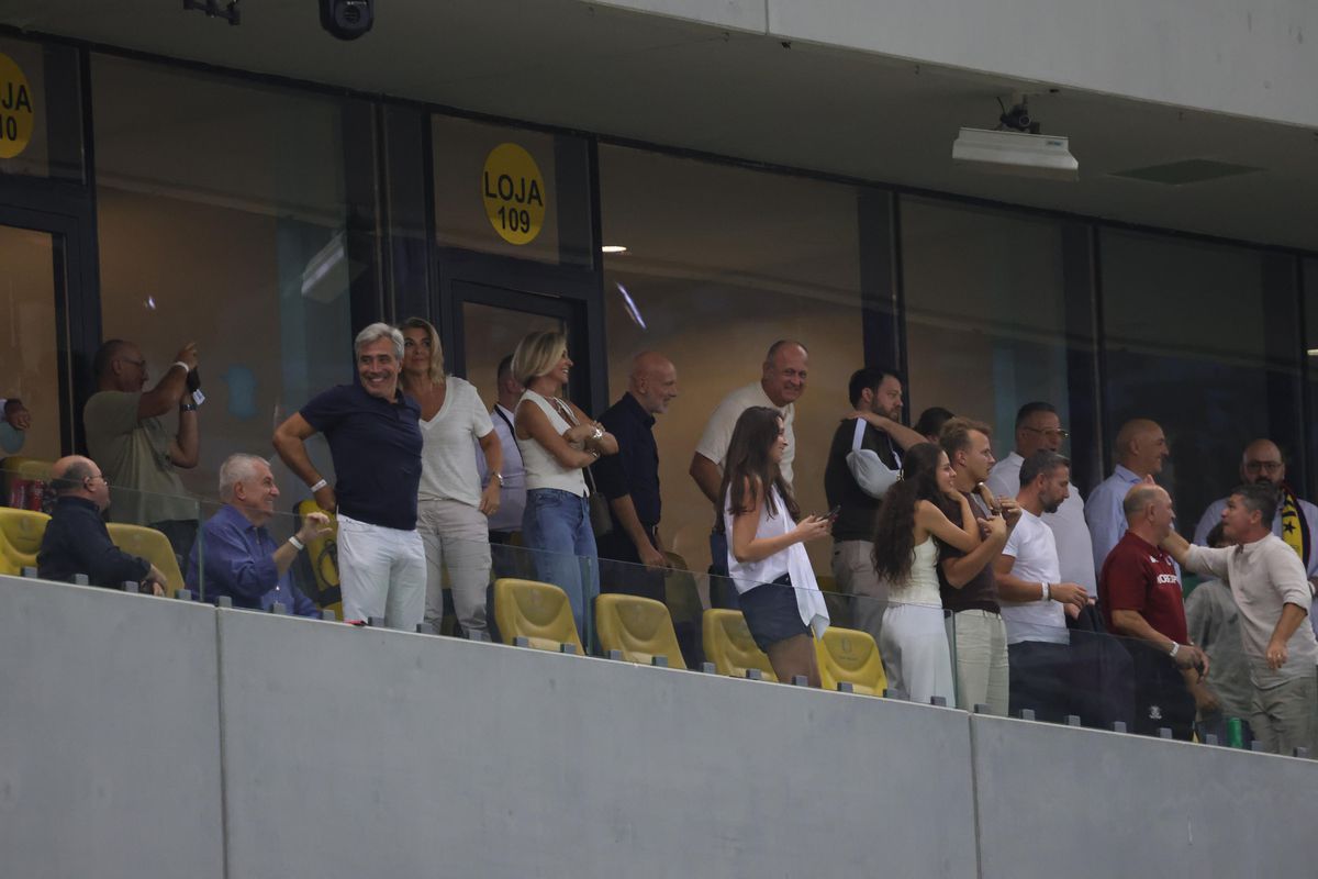 Cum au fost surprinși Dan și Diana Șucu, imediat după fluierul final din Rapid - FCSB 2-2: „Și Dumnezeu ne iubește”