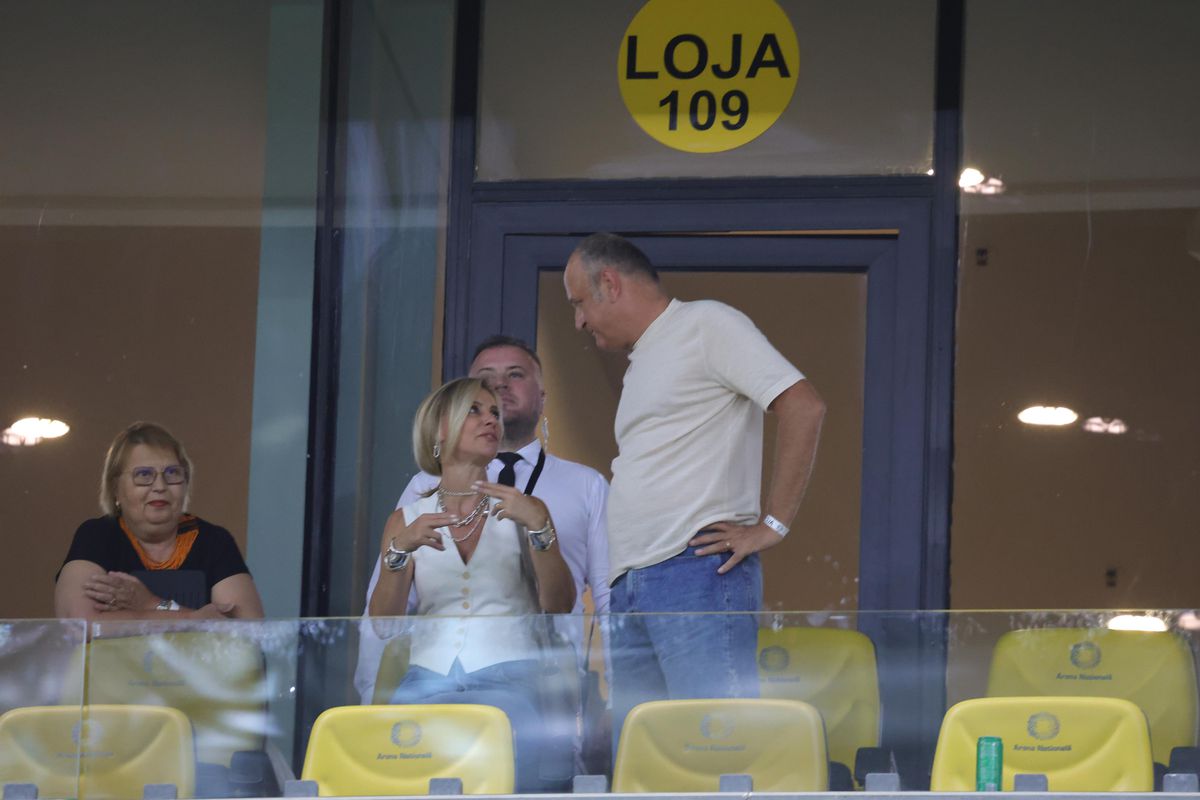 Cum au fost surprinși Dan și Diana Șucu, imediat după fluierul final din Rapid - FCSB 2-2: „Și Dumnezeu ne iubește”