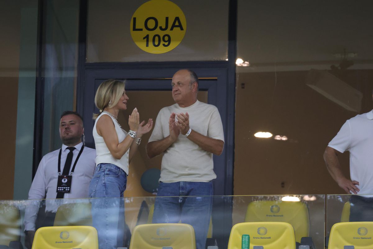 Cum au fost surprinși Dan și Diana Șucu, imediat după fluierul final din Rapid - FCSB 2-2: „Și Dumnezeu ne iubește”