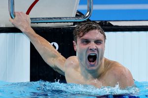 Înotătorul american Bobby Finke, triplu campion olimpic:  „Proba de 100 m liber e absolut nebună acum” + cine crede că este superstarul înotului masculin